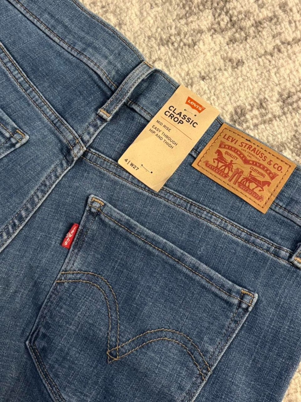 Women’s Levi’s Classic Cropped Blue Jeans Brand New With Tags Size 4 W27 - Picture 6 of 8